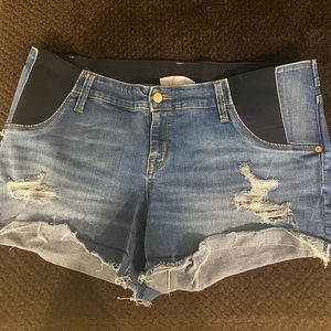 Size 14 Isabella Maternity denim shorts!